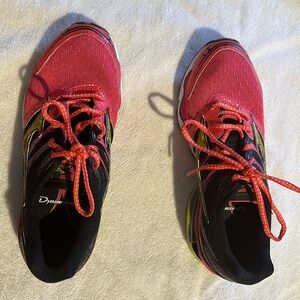 Only worn once. Mizuno Wave Creation 14.